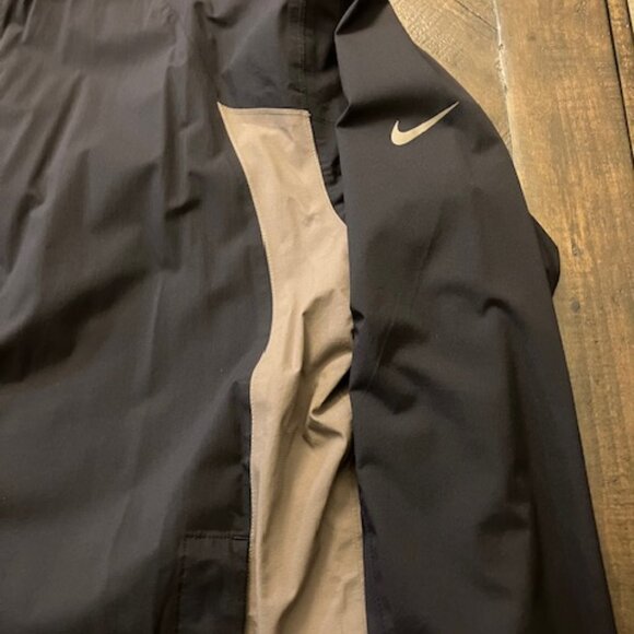 Nike Golf Jacket - Storm Fit - Picture 6 of 7